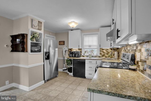 6 PERKIOMEN AVE, Schwenksville, PA 19473