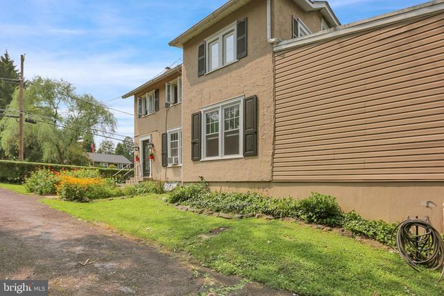 6 PERKIOMEN AVE, Schwenksville, PA 19473