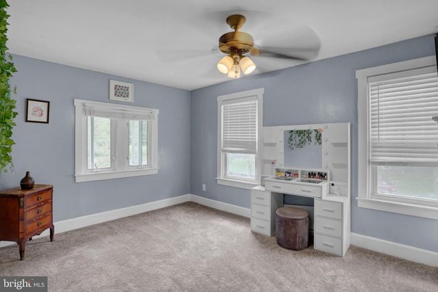 6 PERKIOMEN AVE, Schwenksville, PA 19473