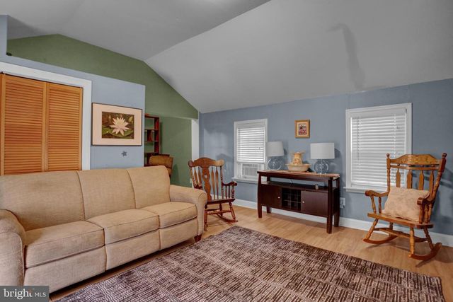 6 PERKIOMEN AVE, Schwenksville, PA 19473