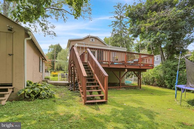 6 PERKIOMEN AVE, Schwenksville, PA 19473