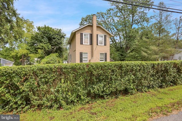 6 PERKIOMEN AVE, Schwenksville, PA 19473