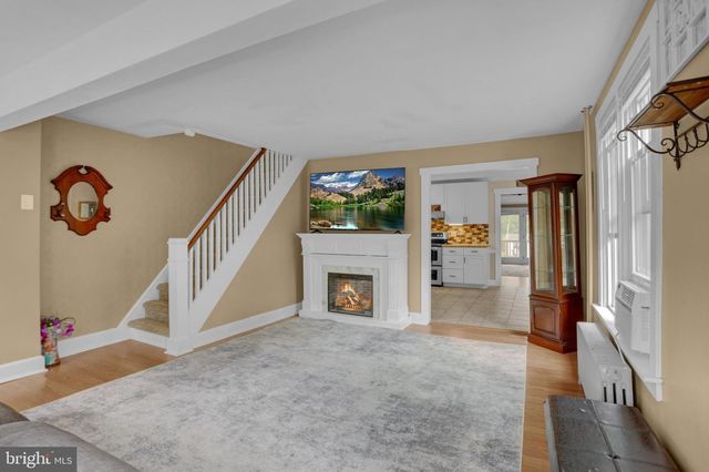 6 PERKIOMEN AVE, Schwenksville, PA 19473