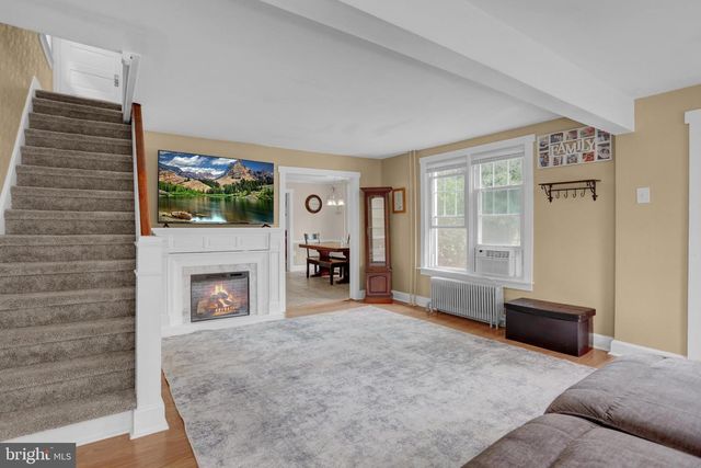 6 PERKIOMEN AVE, Schwenksville, PA 19473