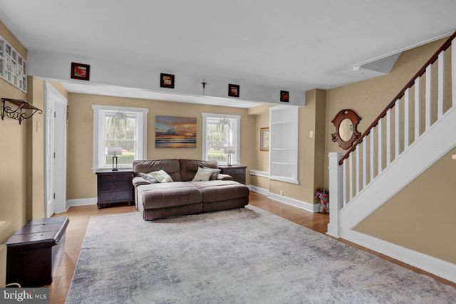 6 PERKIOMEN AVE, Schwenksville, PA 19473