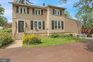6 PERKIOMEN AVE, Schwenksville, PA 19473