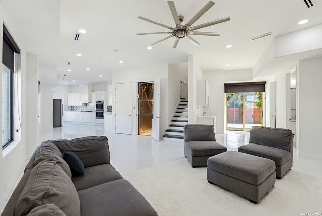 727 E PARK AVE, San Antonio, TX 78212