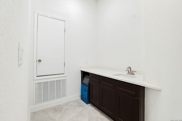 727 E PARK AVE, San Antonio, TX 78212
