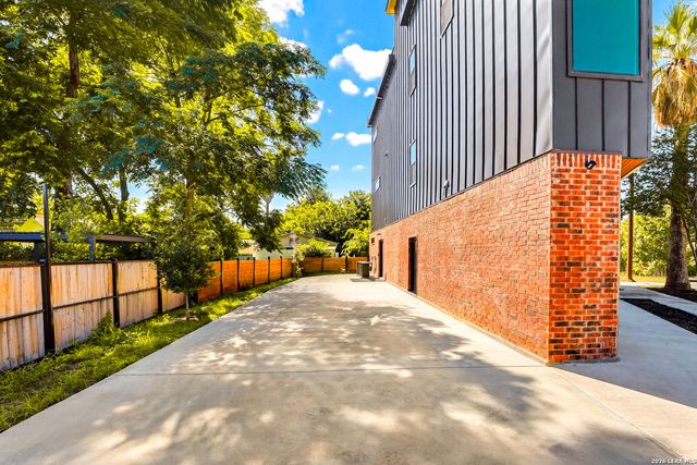 727 E PARK AVE, San Antonio, TX 78212