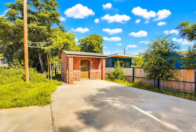 727 E PARK AVE, San Antonio, TX 78212