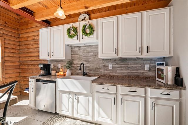 4911 Miller Road, Lowellville, OH 44436