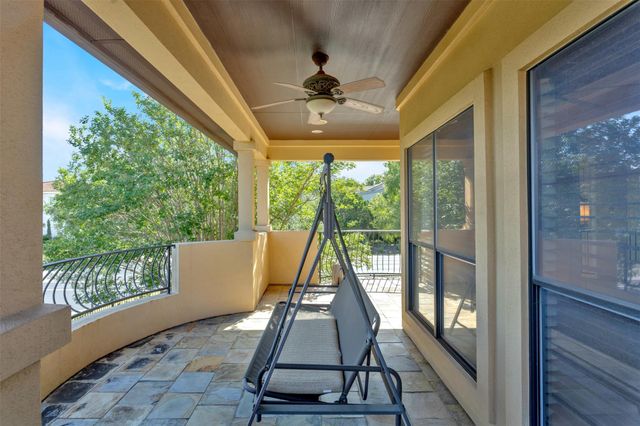 1 Treehaven LN, The Hills, TX 78738