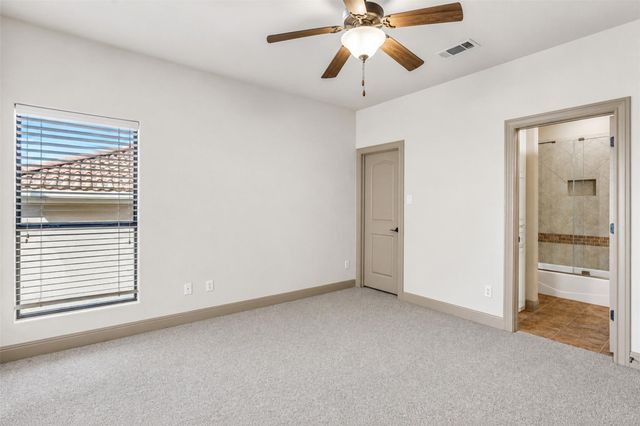 1 Treehaven LN, The Hills, TX 78738