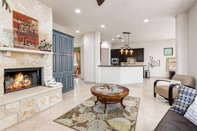 1 Treehaven LN, The Hills, TX 78738