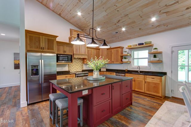 3882 Thomas Cross Road, Sevierville, TN 37876