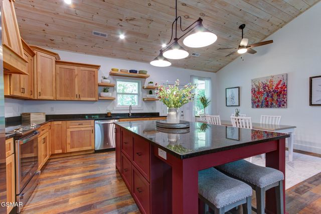 3882 Thomas Cross Road, Sevierville, TN 37876