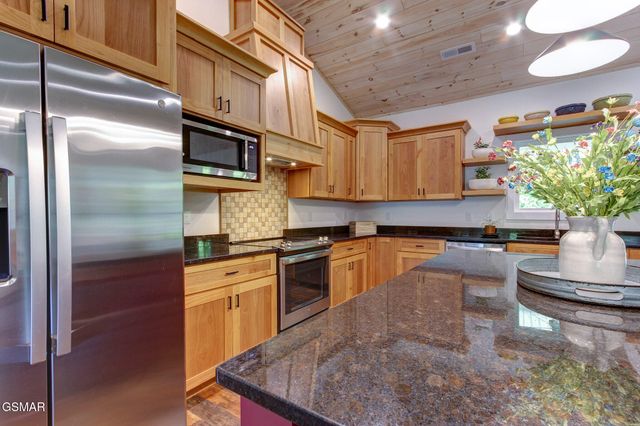 3882 Thomas Cross Road, Sevierville, TN 37876