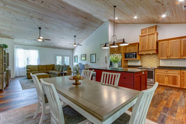 3882 Thomas Cross Road, Sevierville, TN 37876