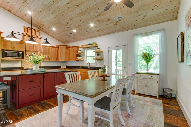 3882 Thomas Cross Road, Sevierville, TN 37876