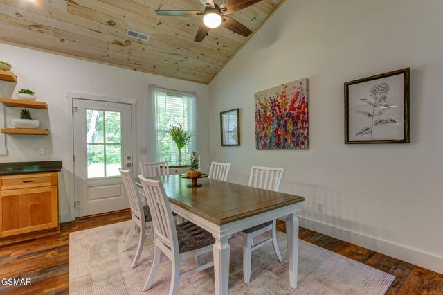3882 Thomas Cross Road, Sevierville, TN 37876
