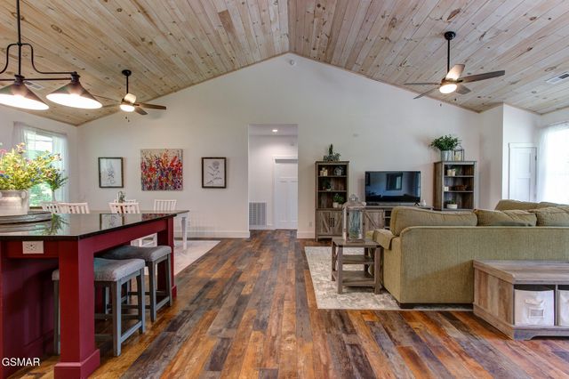 3882 Thomas Cross Road, Sevierville, TN 37876
