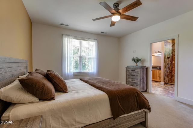 3882 Thomas Cross Road, Sevierville, TN 37876