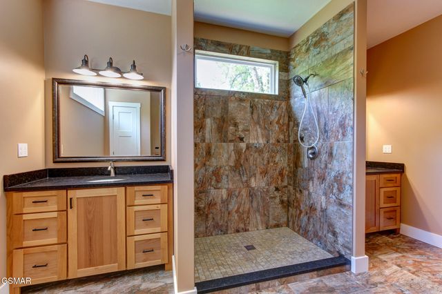 3882 Thomas Cross Road, Sevierville, TN 37876