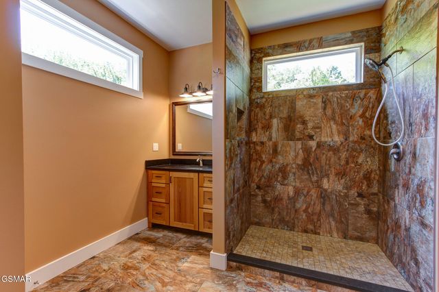 3882 Thomas Cross Road, Sevierville, TN 37876