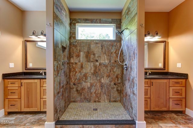 3882 Thomas Cross Road, Sevierville, TN 37876