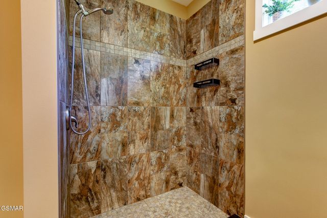 3882 Thomas Cross Road, Sevierville, TN 37876