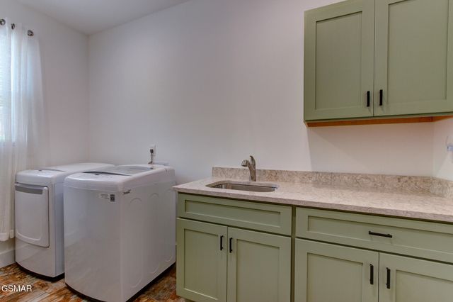 3882 Thomas Cross Road, Sevierville, TN 37876