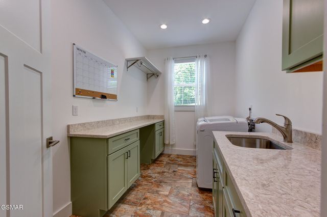 3882 Thomas Cross Road, Sevierville, TN 37876