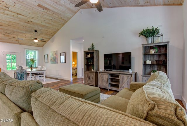 3882 Thomas Cross Road, Sevierville, TN 37876