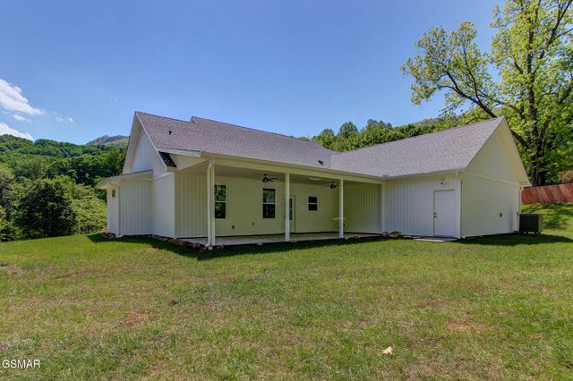3882 Thomas Cross Road, Sevierville, TN 37876