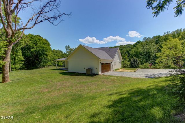 3882 Thomas Cross Road, Sevierville, TN 37876