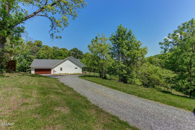 3882 Thomas Cross Road, Sevierville, TN 37876