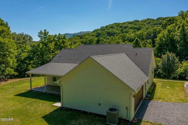 3882 Thomas Cross Road, Sevierville, TN 37876