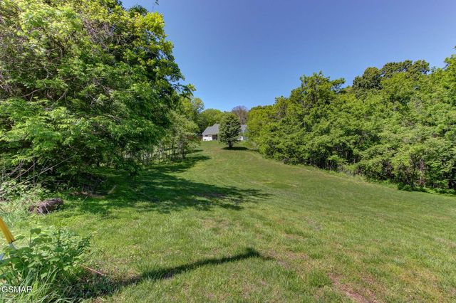 3882 Thomas Cross Road, Sevierville, TN 37876