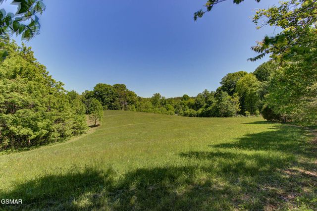 3882 Thomas Cross Road, Sevierville, TN 37876