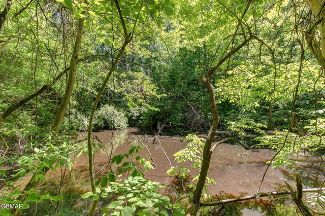 3882 Thomas Cross Road, Sevierville, TN 37876