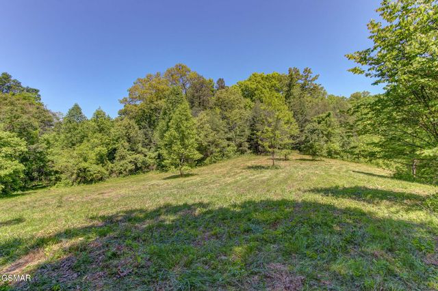 3882 Thomas Cross Road, Sevierville, TN 37876