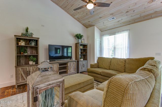 3882 Thomas Cross Road, Sevierville, TN 37876