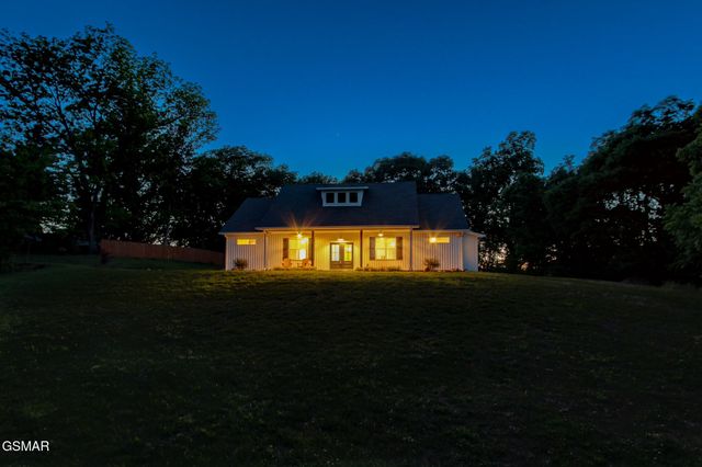 3882 Thomas Cross Road, Sevierville, TN 37876