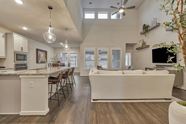 221 Christine Manor, Montgomery, TX 77316