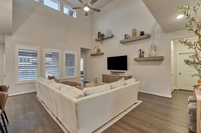 221 Christine Manor, Montgomery, TX 77316