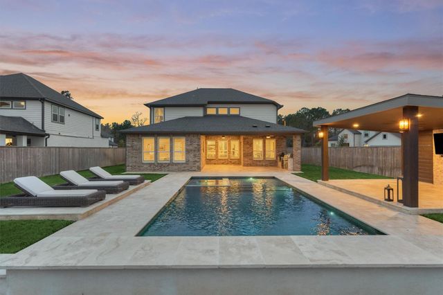 221 Christine Manor, Montgomery, TX 77316