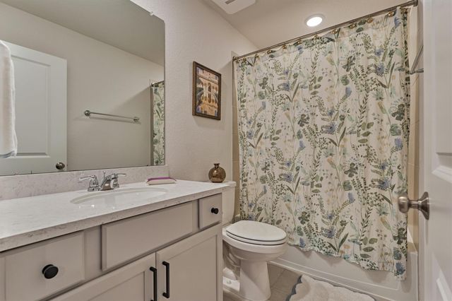 221 Christine Manor, Montgomery, TX 77316