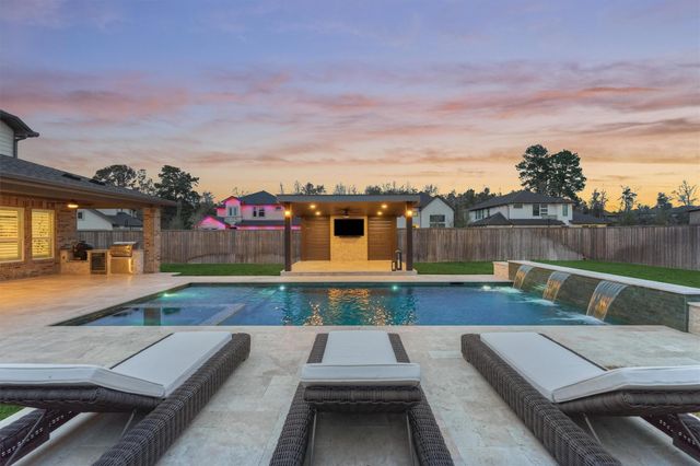 221 Christine Manor, Montgomery, TX 77316