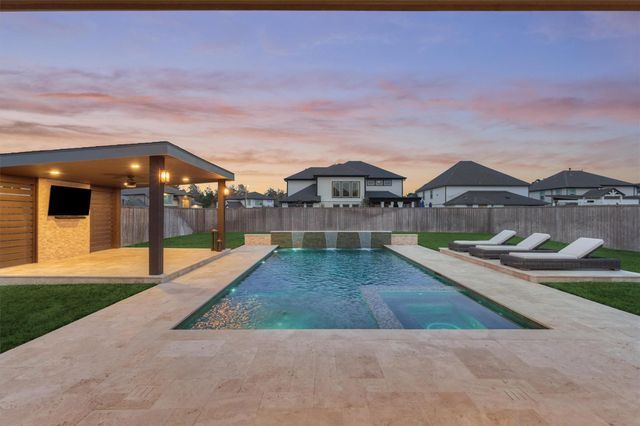 221 Christine Manor, Montgomery, TX 77316