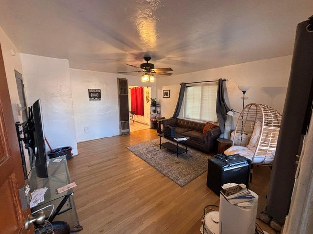 825 Palomas Drive SE, Albuquerque, NM 87108